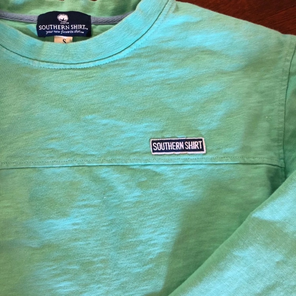 Women’s size small Southern Shirt Company pullover